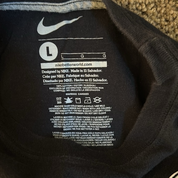 Lot of 3: NIKE 2 T-shirts & 1 pair of shorts size L - Picture 5 of 7